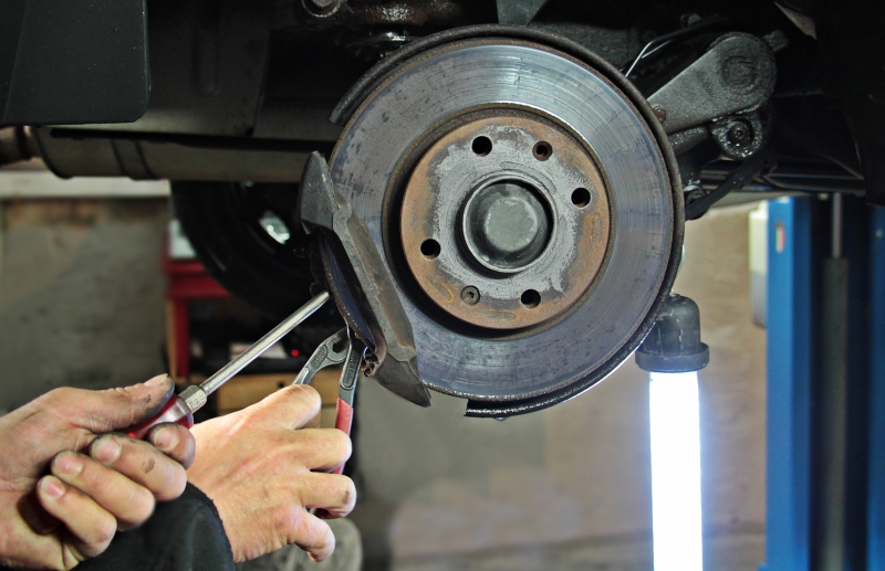 garagiste-AUPS-min_auto-repair-1954636